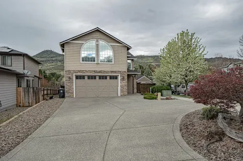 120 Eagle Trace Drive Medford OR 97504