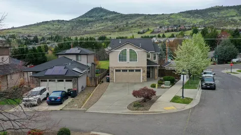 120 Eagle Trace Drive Medford OR 97504