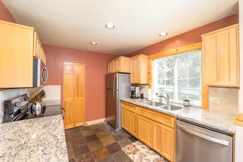 1612 Prairie Falcon Drive Redmond OR 97756