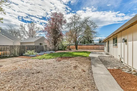 2864 Hawaiian Avenue Medford OR 97504