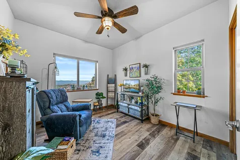 5227 Pioneer Road Medford OR 97501