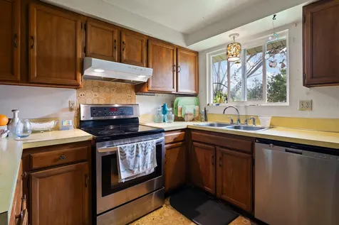 1584 NW Spray Court Roseburg OR 97471