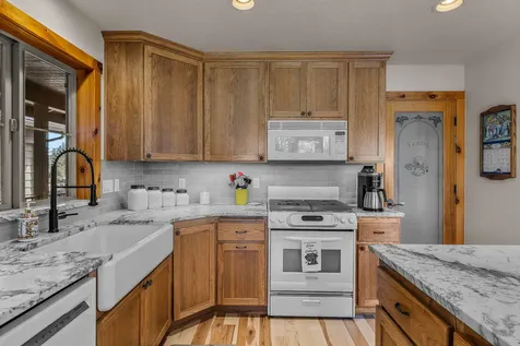 4690 W Antler Avenue Redmond OR 97756