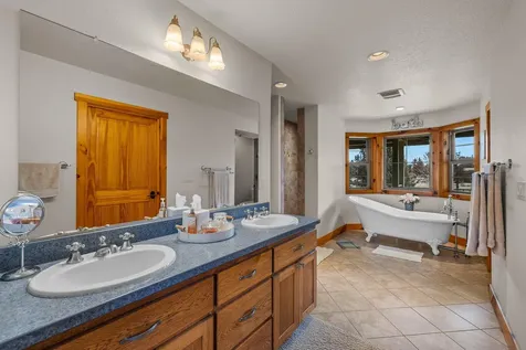 4690 W Antler Avenue Redmond OR 97756