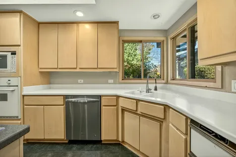 6023 Hillcrest Road Medford OR 97504