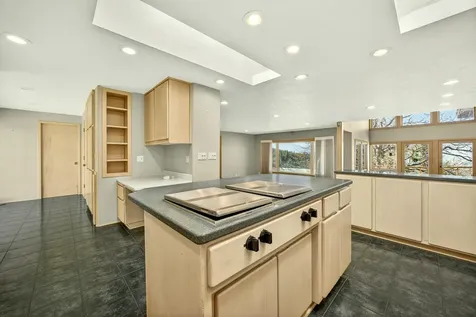 6023 Hillcrest Road Medford OR 97504
