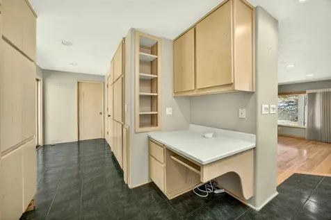 6023 Hillcrest Road Medford OR 97504