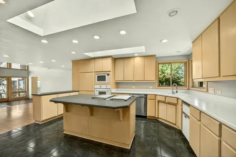 6023 Hillcrest Road Medford OR 97504