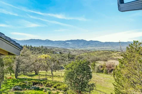 6023 Hillcrest Road Medford OR 97504