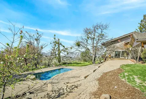 6023 Hillcrest Road Medford OR 97504