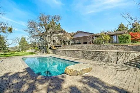 6023 Hillcrest Road Medford OR 97504