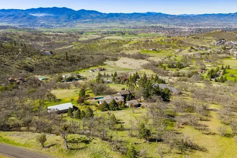 6023 Hillcrest Road Medford OR 97504