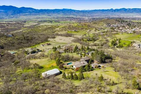 6023 Hillcrest Road Medford OR 97504
