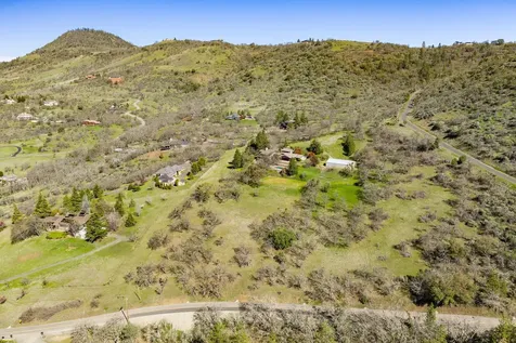 6023 Hillcrest Road Medford OR 97504