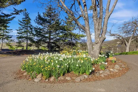 6023 Hillcrest Road Medford OR 97504