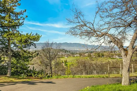 6023 Hillcrest Road Medford OR 97504