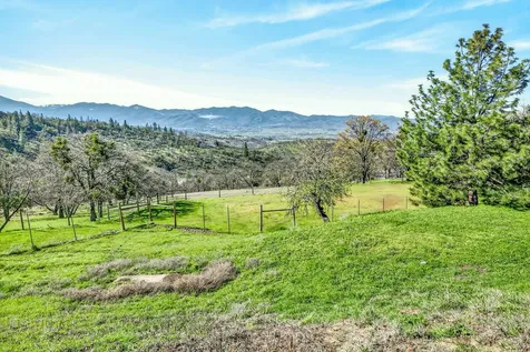 6023 Hillcrest Road Medford OR 97504