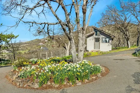 6023 Hillcrest Road Medford OR 97504