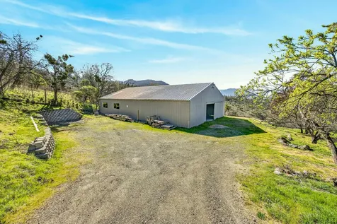 6023 Hillcrest Road Medford OR 97504