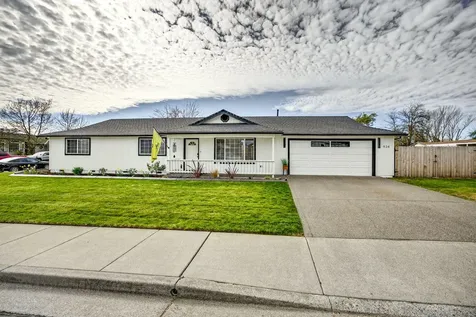 934 Pittview Avenue Central Point OR 97502