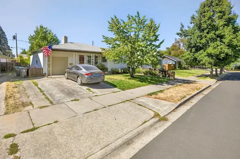 912 S Holly Street Medford OR 97501