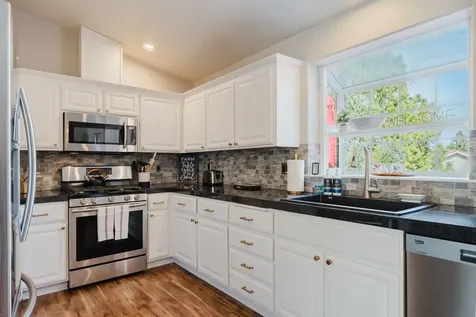 929 NE Lena Place Bend OR 97701