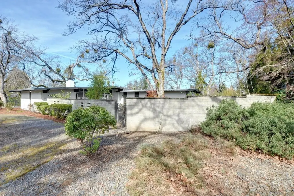 211 S Groveland Avenue Medford OR 97504