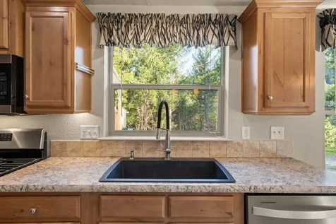 120 Siskiyou Drive Grants Pass OR 97526