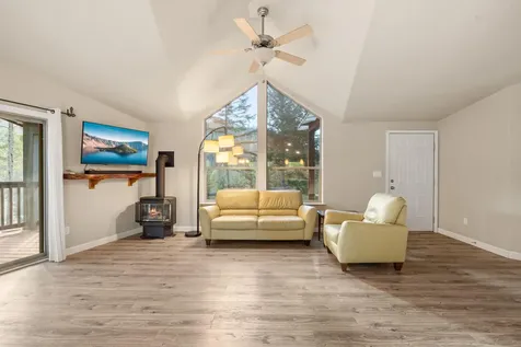 120 Siskiyou Drive Grants Pass OR 97526