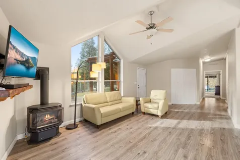 120 Siskiyou Drive Grants Pass OR 97526