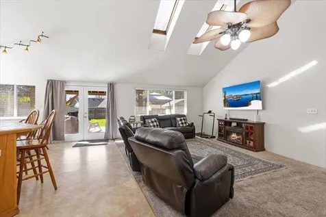 3053 Adams Circle Medford OR 97504