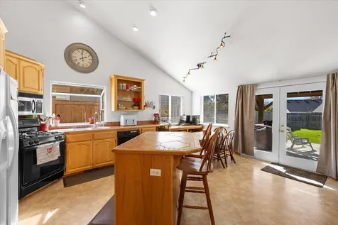 3053 Adams Circle Medford OR 97504