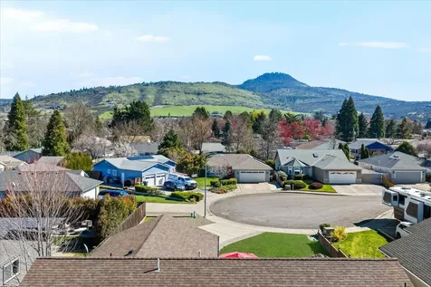 3053 Adams Circle Medford OR 97504