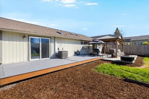 3053 Adams Circle Medford OR 97504