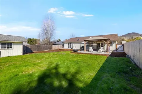 3053 Adams Circle Medford OR 97504