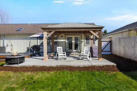 3053 Adams Circle Medford OR 97504