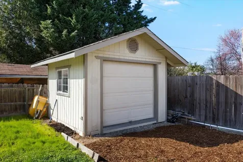 3053 Adams Circle Medford OR 97504