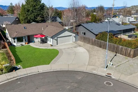 3053 Adams Circle Medford OR 97504