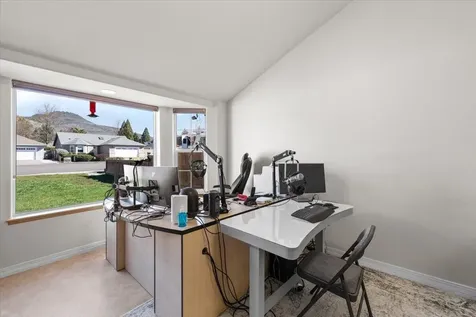 3053 Adams Circle Medford OR 97504