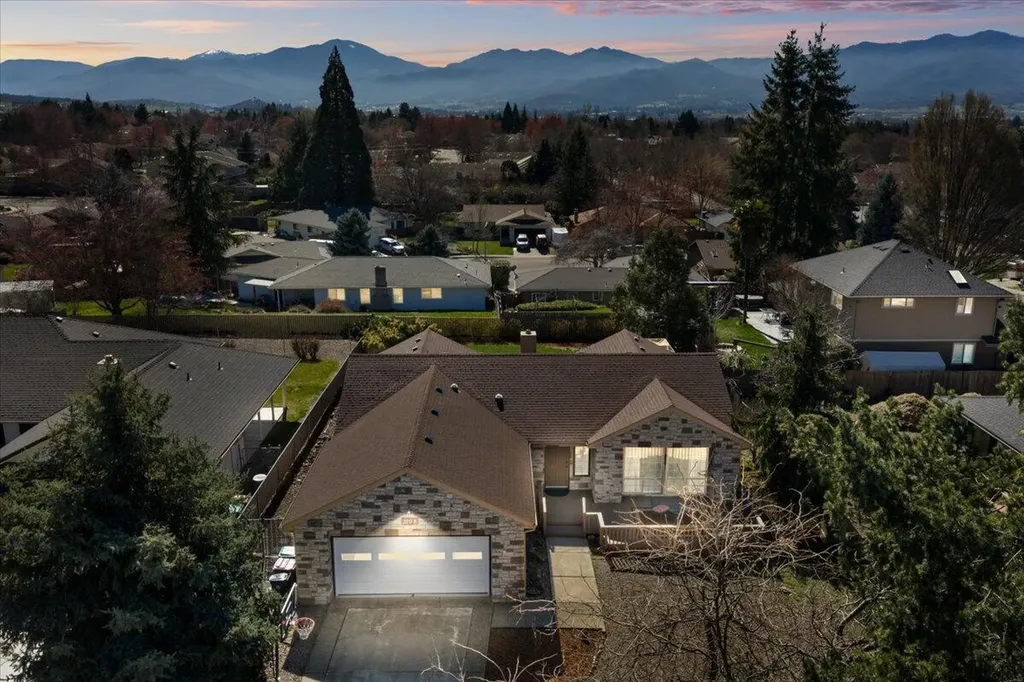 3208 Burton Drive Medford OR 97504