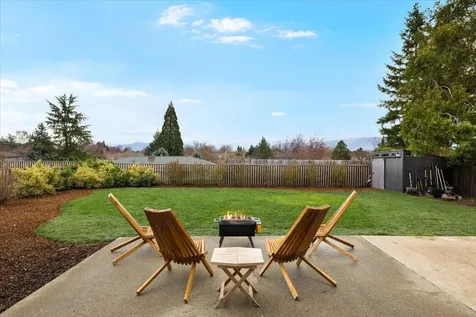 3208 Burton Drive Medford OR 97504