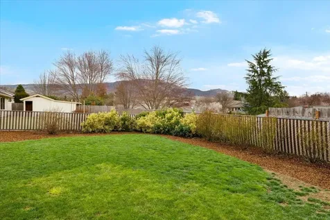 3208 Burton Drive Medford OR 97504