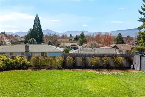 3208 Burton Drive Medford OR 97504