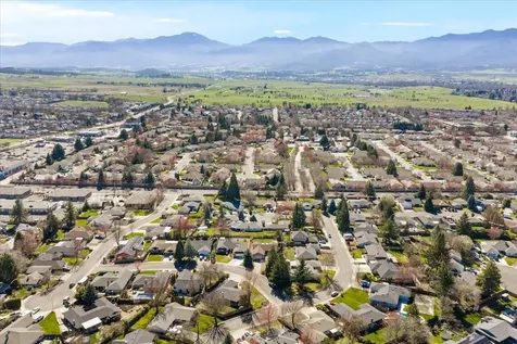3208 Burton Drive Medford OR 97504