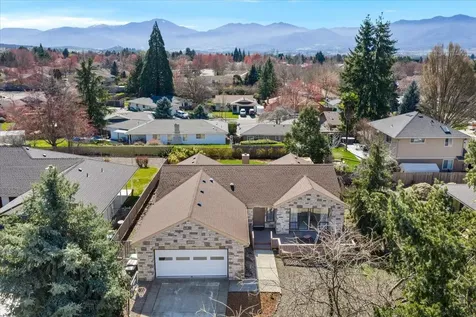 3208 Burton Drive Medford OR 97504