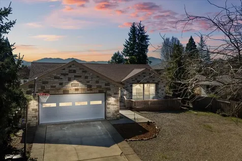 3208 Burton Drive Medford OR 97504