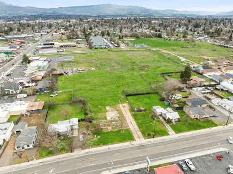 59 Lozier Lane Medford OR 97501