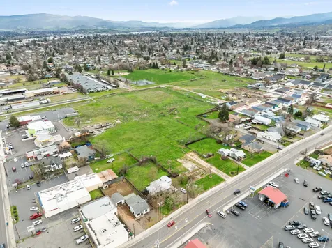 59 Lozier Lane Medford OR 97501