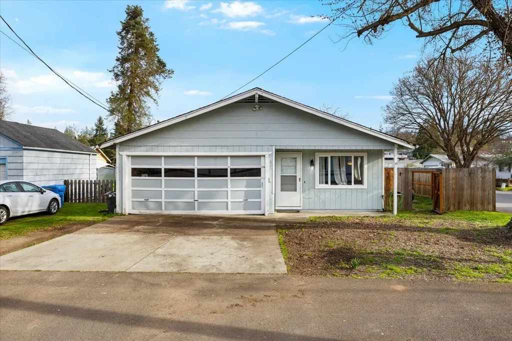 621 S Shasta Avenue Eagle Point OR 97524