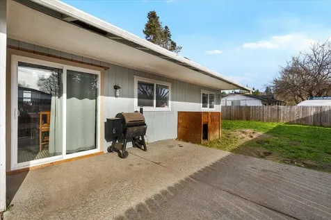 621 S Shasta Avenue Eagle Point OR 97524